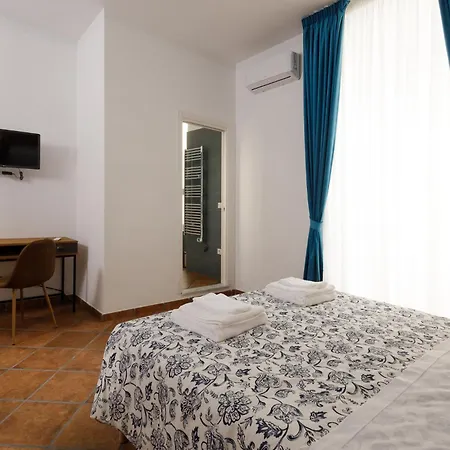 Frankie Sweet 4* نابولي